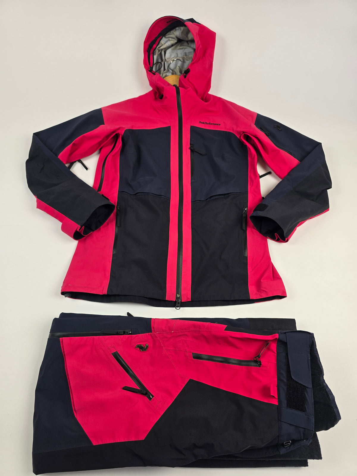 Peak Performance Gore-tex Graviti 3L Skipak Grav Roze Zwart Dames S