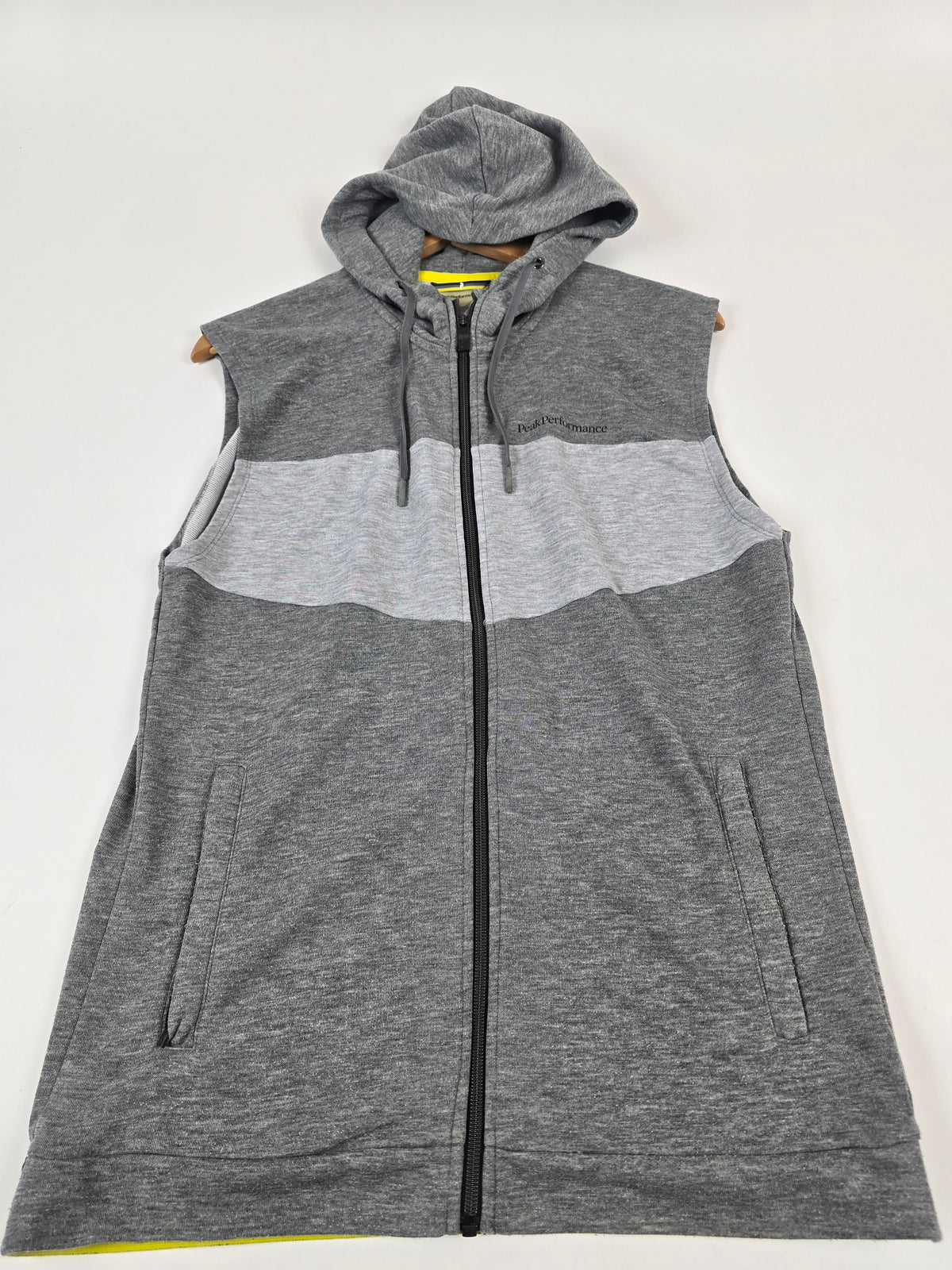 Peak Performance Bodywarmer with hood Grey Structves Men M